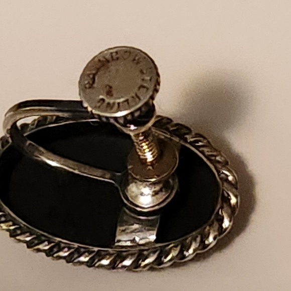 Wedgewood Sterling Screwback Earrings - Picture 8 of 15